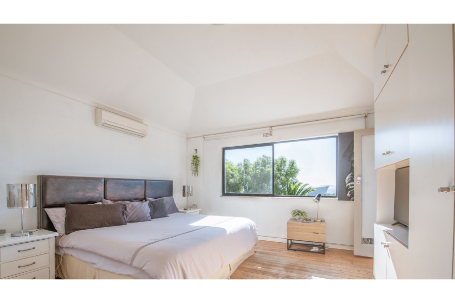 5 Bedroom Property for Sale in Green Point Western Cape